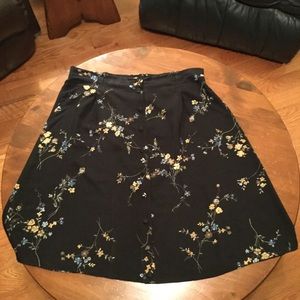Sag Harbor Black W/flowers Skirt